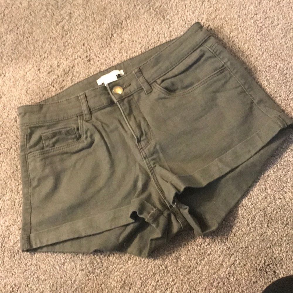 H&M olive green shorts